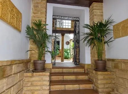 Апартаменти Casa Turistica Patio Cordobes - Parking Privado En La Juderia *