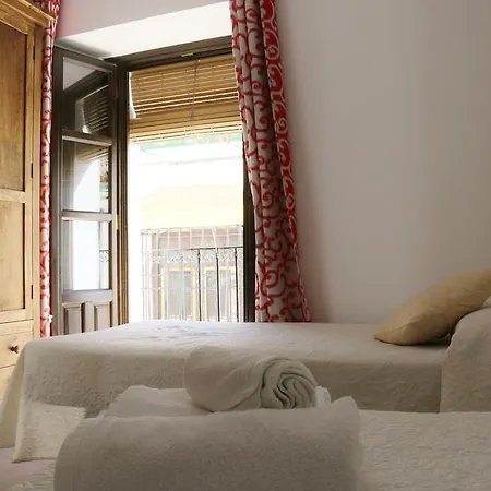 Апартаменти Casa Turistica Patio Cordobes - Parking Privado En La Juderia