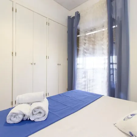 Апартаменти Casa Turistica Patio Cordobes - Parking Privado En La Juderia *